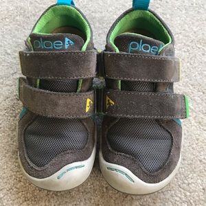 Plae shoes in size 8